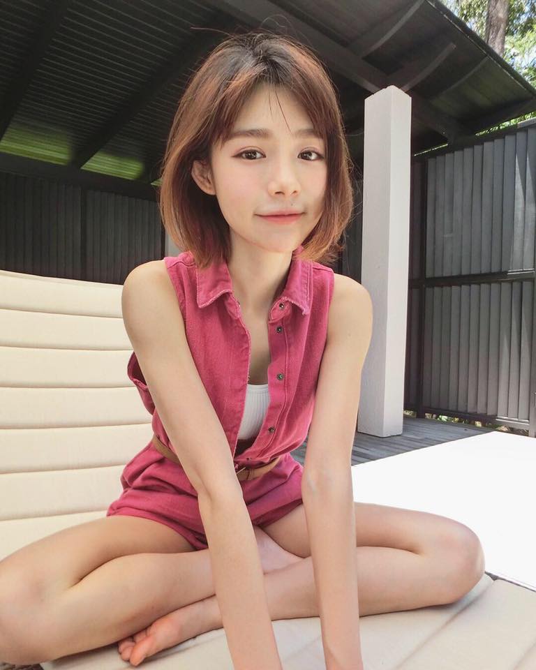 林明禎穿童裝「雪乳撐爆背心」！彎腰露「邪惡視角」…網友暴動：太犯規了！