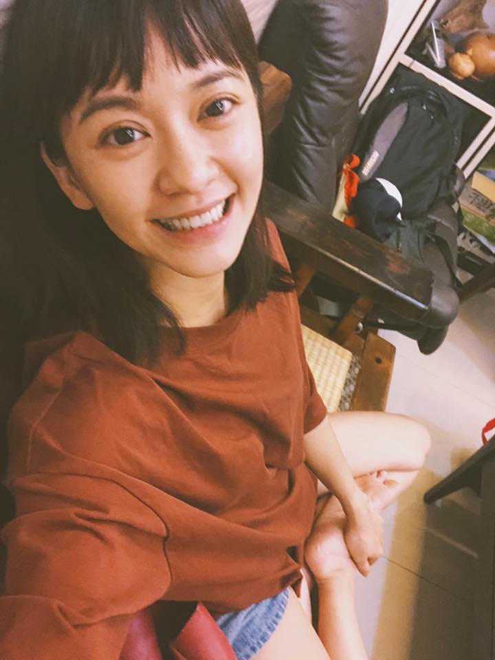 公車巧遇零偽裝「大咖女神」!一個超親切舉動 粉絲直呼:被圈粉了!