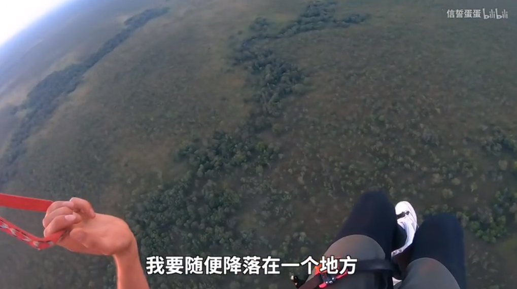 重磅回歸！法國網紅「信誓蛋蛋」新片再推「最危險的挑戰」：飛行傘降落到哪，就在哪求生！