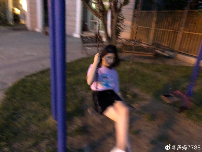 9歲學化妝、13歲染頭髮！《爸爸》多多「早熟超齡打扮」再掀爭議！