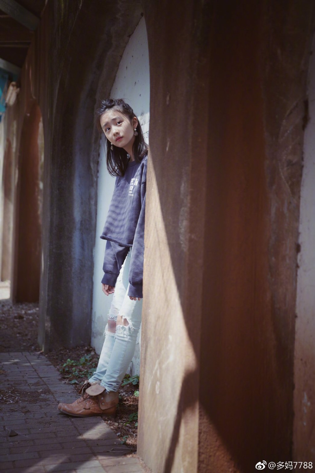 9歲學化妝、13歲染頭髮！《爸爸》多多「早熟超齡打扮」再掀爭議！