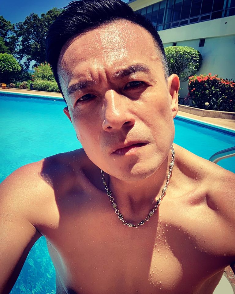 小鐘爆外景內幕!導演發飆怒吼「妳給我脫掉!」 女星轉身「邊哭邊脫」…