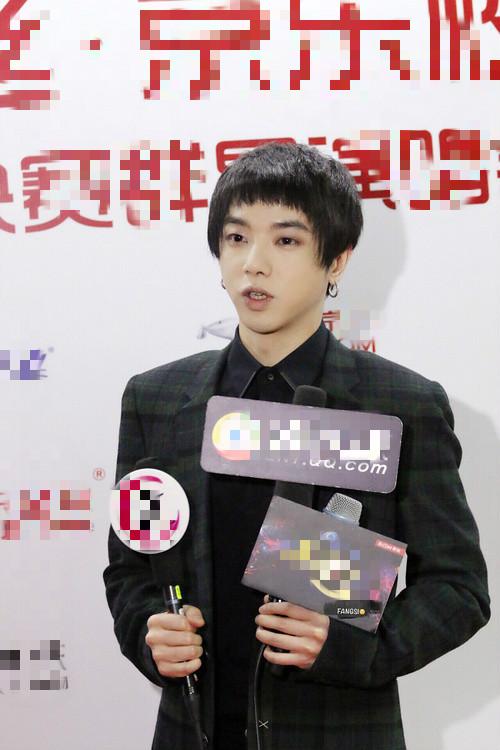 有顏值就任性?「華晨宇」一刀剪去長髮 「狗啃式瀏海」笑翻全網!