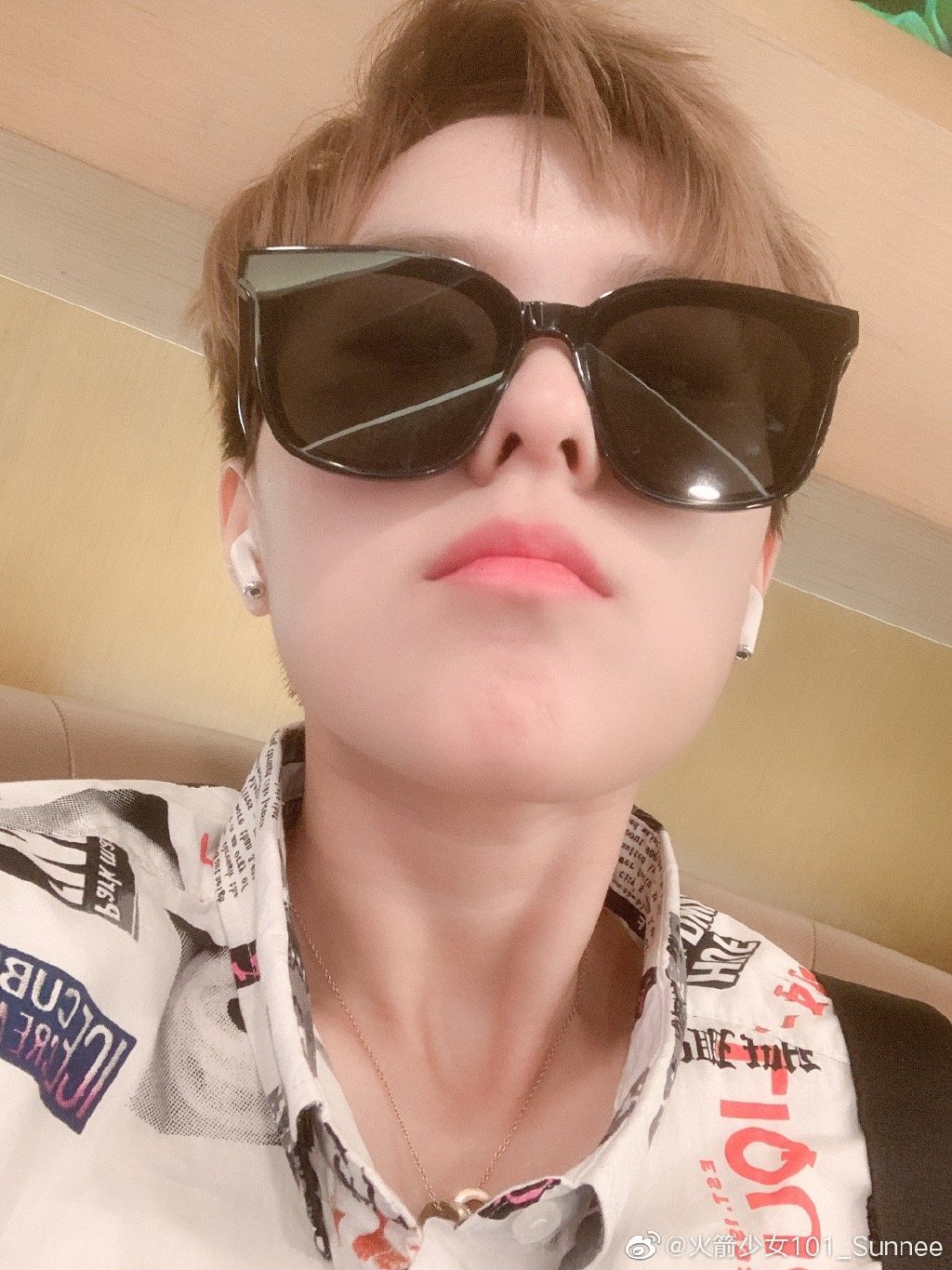 影 / Sunnee「性騷擾事件」後再掀爭議！暴力「甩開工作人員」　舞台上「大飆髒話」！