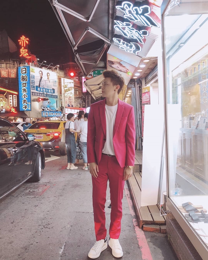 新興網紅街訪「挑戰尺度極限」瞬間爆紅！批踢踢鄉民突破盲腸：人帥真好？