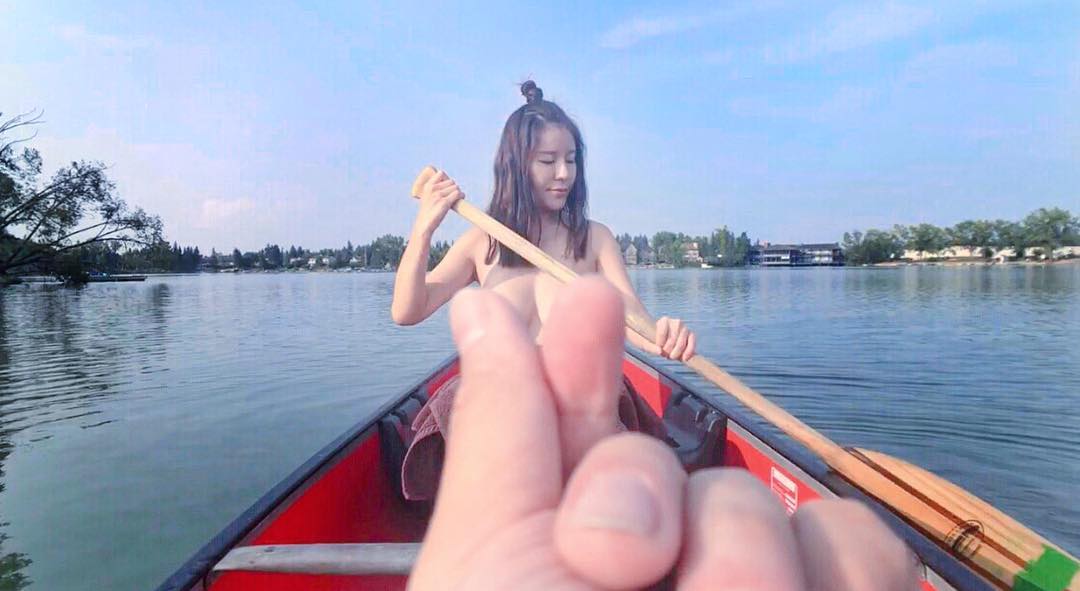 網紅不穿內衣逛超市「解放南半球」！遊走尺度邊緣「胸前小粉紅」Say Hi