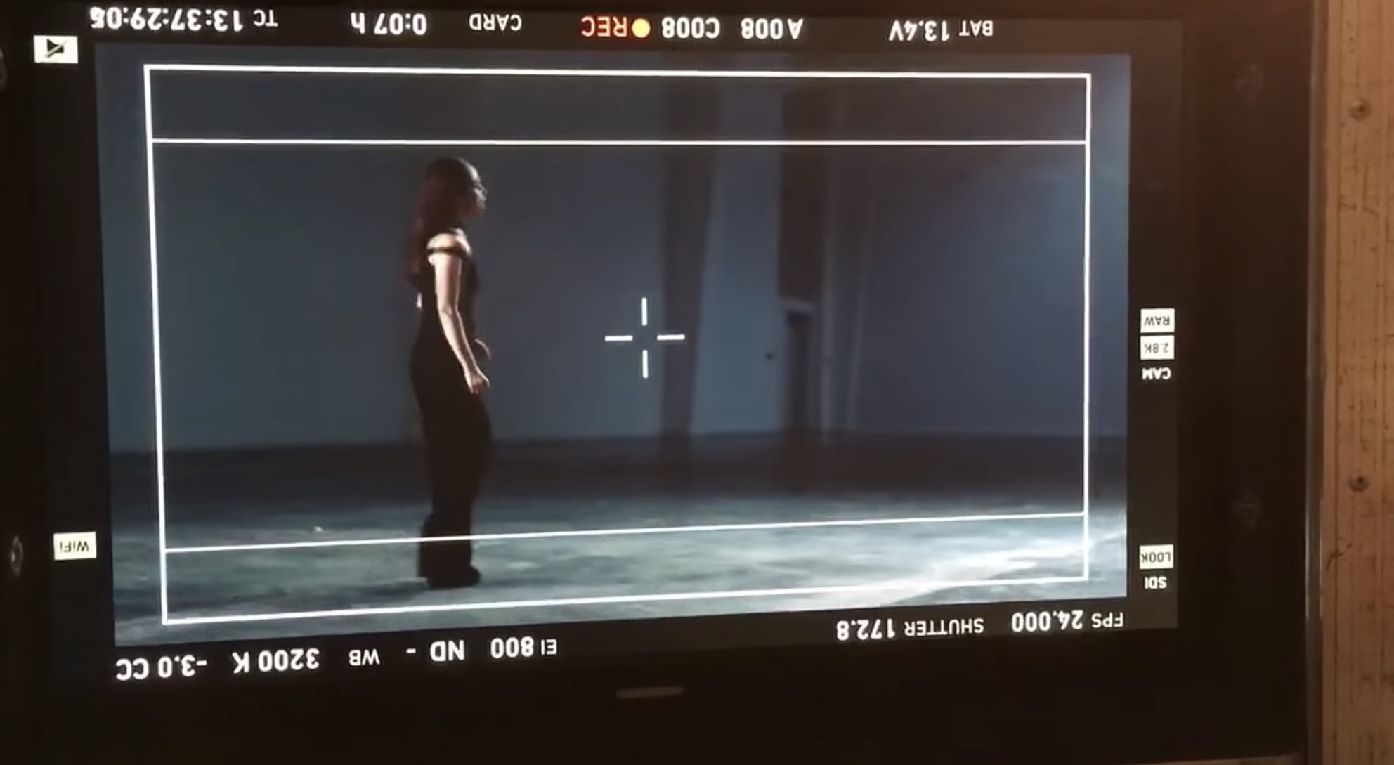 鄧紫棋「胸前挖深U」渾圓半球炸出！無P「真實身材」被出賣　網友全看傻！