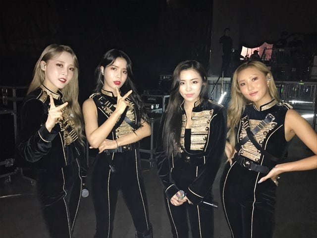 MAMAMOO表演惹議!成員「繩拉舞者跪地爬」像控制狗 網爆歧見:太雙標!