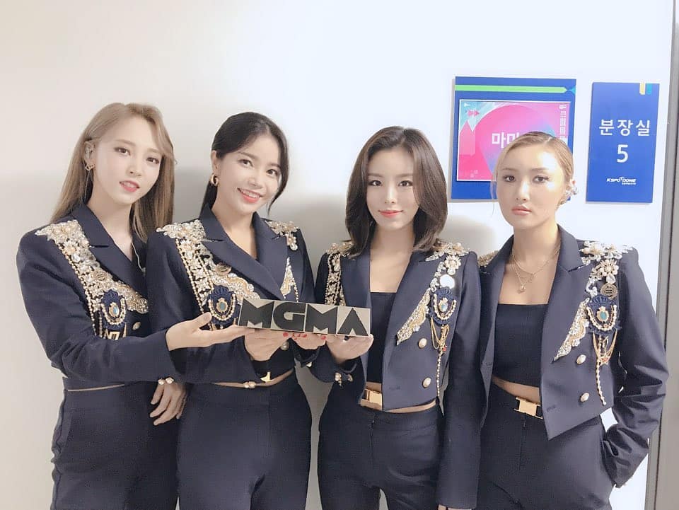 MAMAMOO表演惹議!成員「繩拉舞者跪地爬」像控制狗 網爆歧見:太雙標!