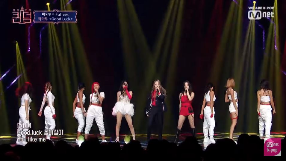 MAMAMOO表演惹議！成員「繩拉舞者跪地爬」像控制狗　網爆歧見：太雙標！