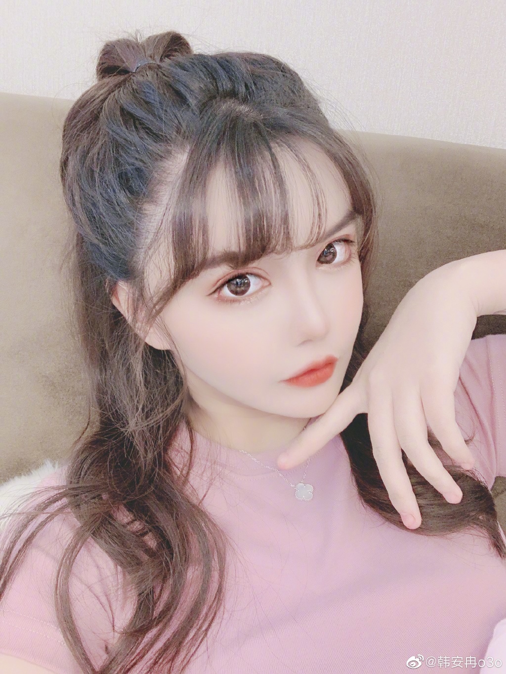 蛇精男「劉梓晨」怒譙「百萬網紅」：越整越醜！「照片曝光」網酸爆：五十步笑百步！