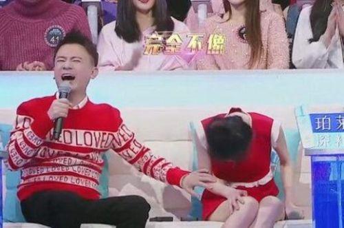 「馮提莫」裙子太短遭非禮!男嘉賓「鹹豬手來回撫摸」 下一秒...她「當場臉垮」!