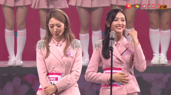 被吳宣儀「坐大腿扭臀」！孟美岐「一巴掌打下去」