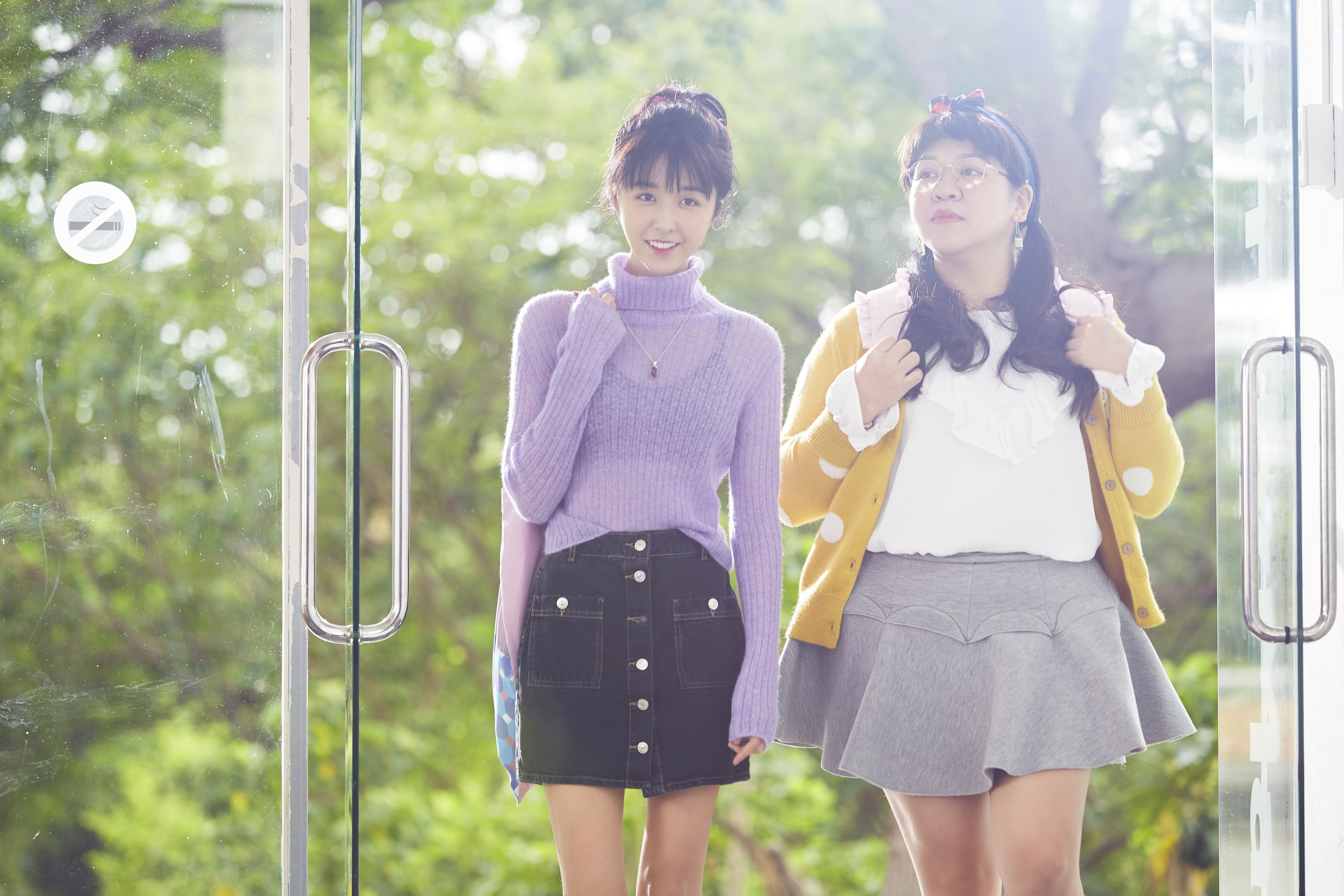 正妹女警上演「制服誘惑」!轉身甜笑…一看是女神「邵雨薇」 網暴動喊:想被逮捕~