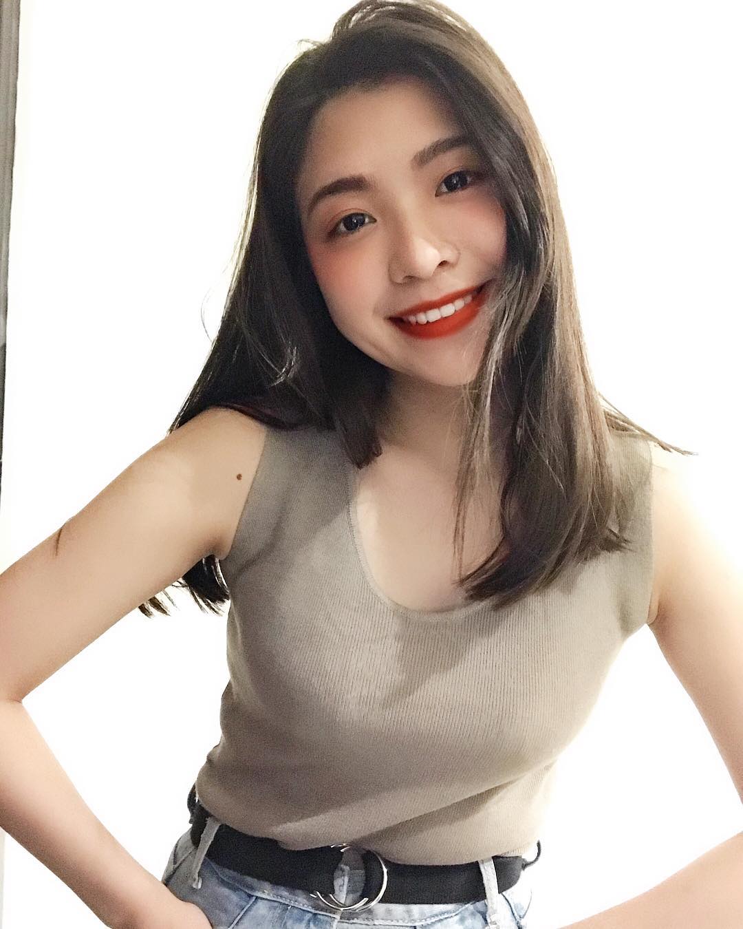 兒童台姐姐「身材超兇」!脫下澎澎裙「解放傲人隱乳」 私下打扮正翻天!