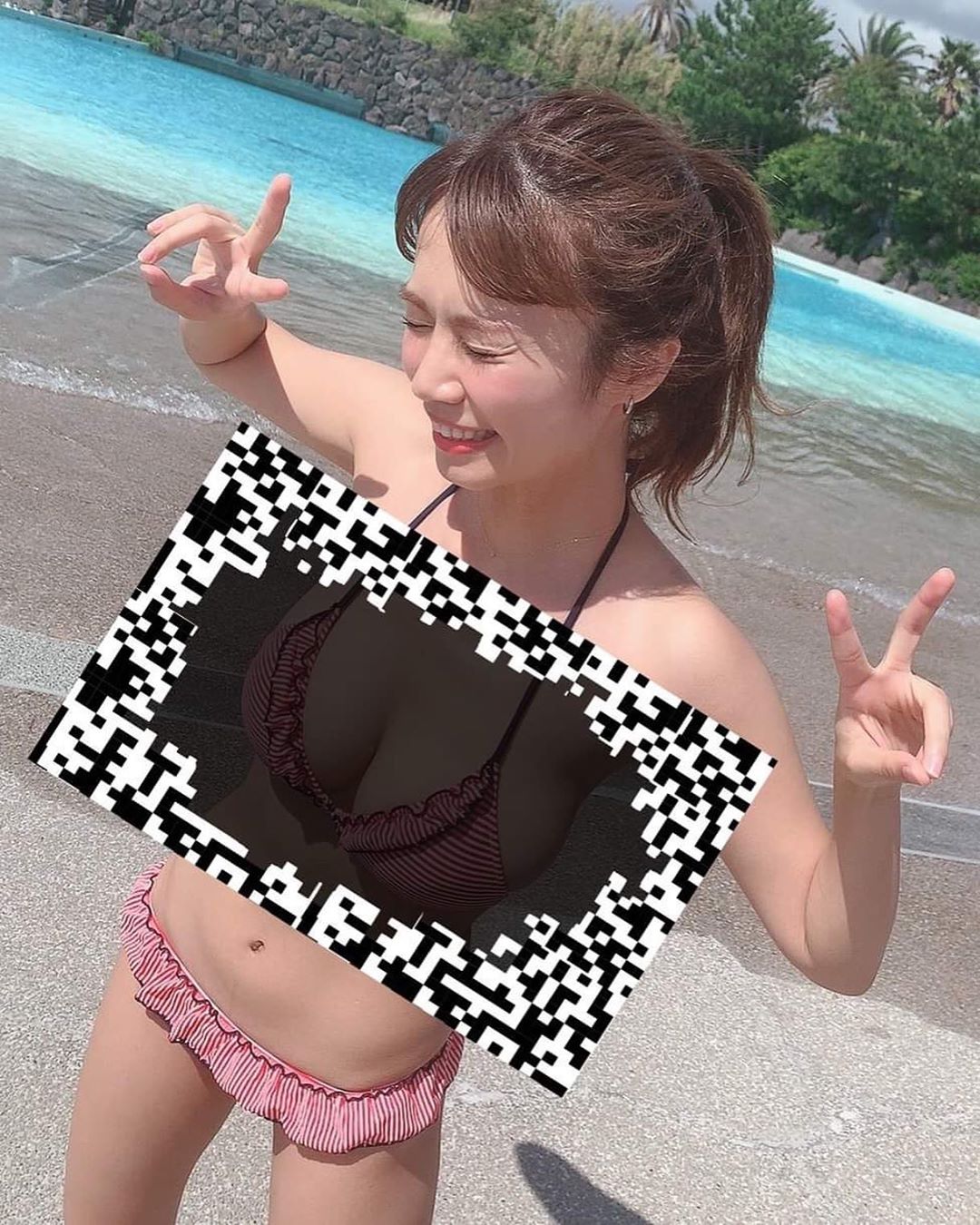 黑科技造福粉絲!日蘿莉穿比基尼 手機一震「I杯左右彈」網嗨翻:搖起來!