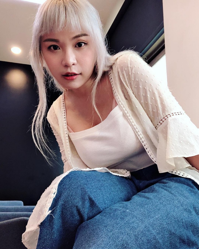 頂尖對決!「F級網紅」車頭燈緊緊相貼「超兇互尬」…網看傻眼:真峰相對