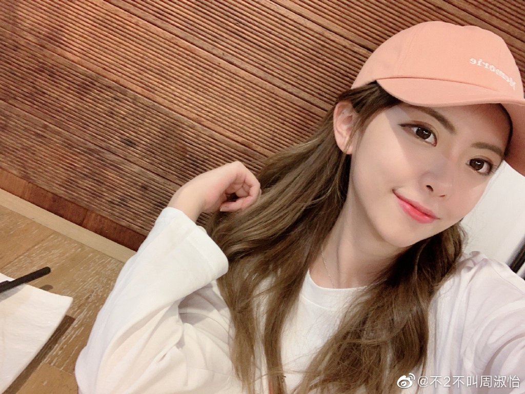 「正妹網紅」被出賣！性感「私密床照」曝光　網嚇壞：罩杯比臉還大！