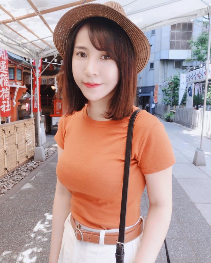 鄉民女神「潔哥」西裝婚紗完婚!加碼放送透視深V背心「渾圓雪球」看光光…網:夠兇