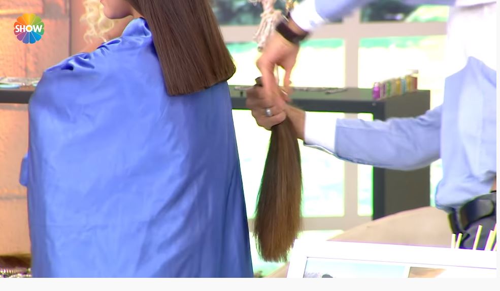 當場「剪掉30cm長髮」！正妹女模「節目失控崩潰」　氣到「當場癱軟昏厥」！