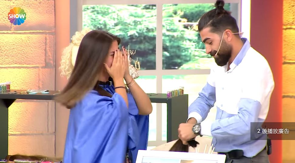 當場「剪掉30cm長髮」！正妹女模「節目失控崩潰」　氣到「當場癱軟昏厥」！