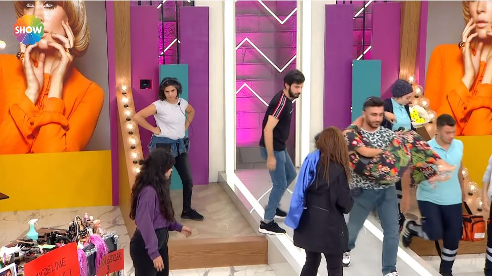 當場「剪掉30cm長髮」！正妹女模「節目失控崩潰」　氣到「當場癱軟昏厥」！