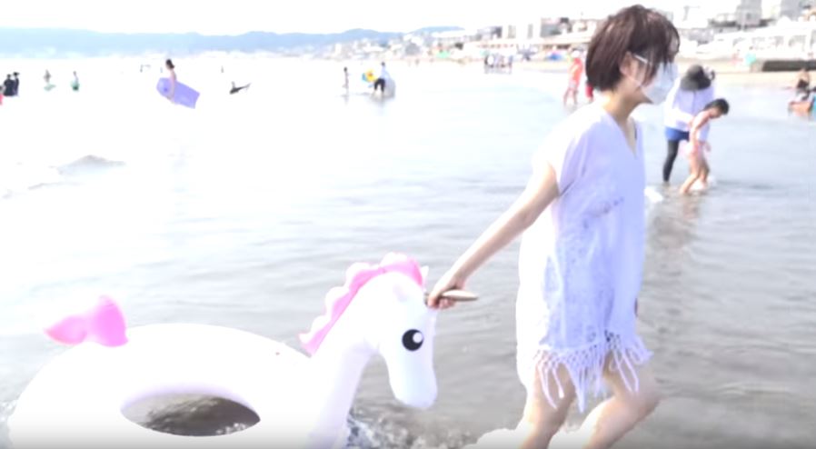 日貧胸OL「乳量爆增」出事了!健身只穿bra小可愛 彎腰「2/3杯看光」網狂標秒數!