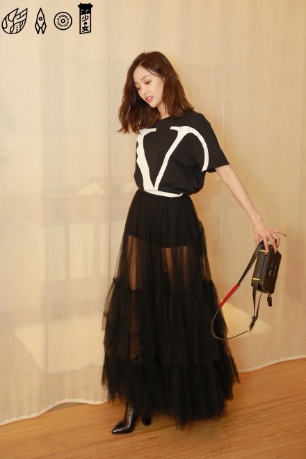 再毀高顏值？吳宣儀「透視薄紗」現身　網一看傻眼：真的好土！