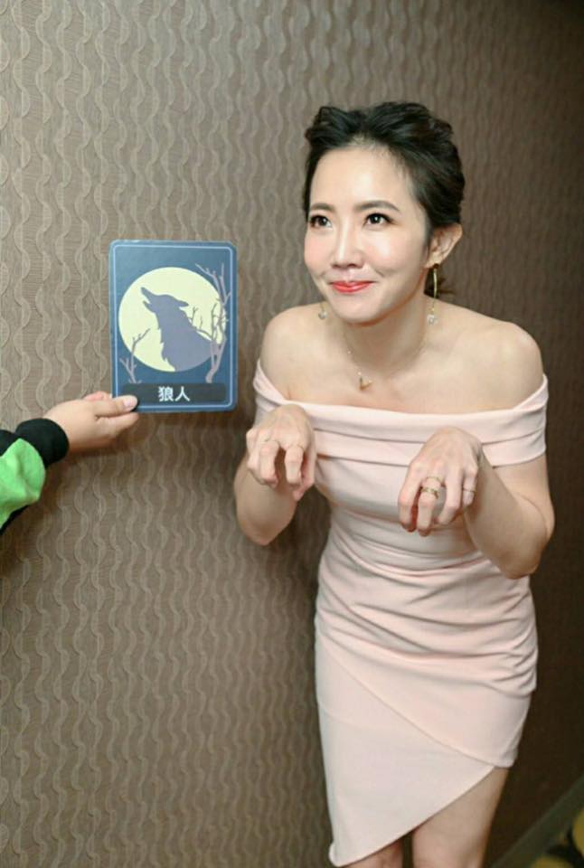 徐小可玩遊戲「猛呼喊阿翔」!謝忻臉部急速扭曲爆氣摔道具「你幹什麼東西!」...徐乃麟尷尬傻眼