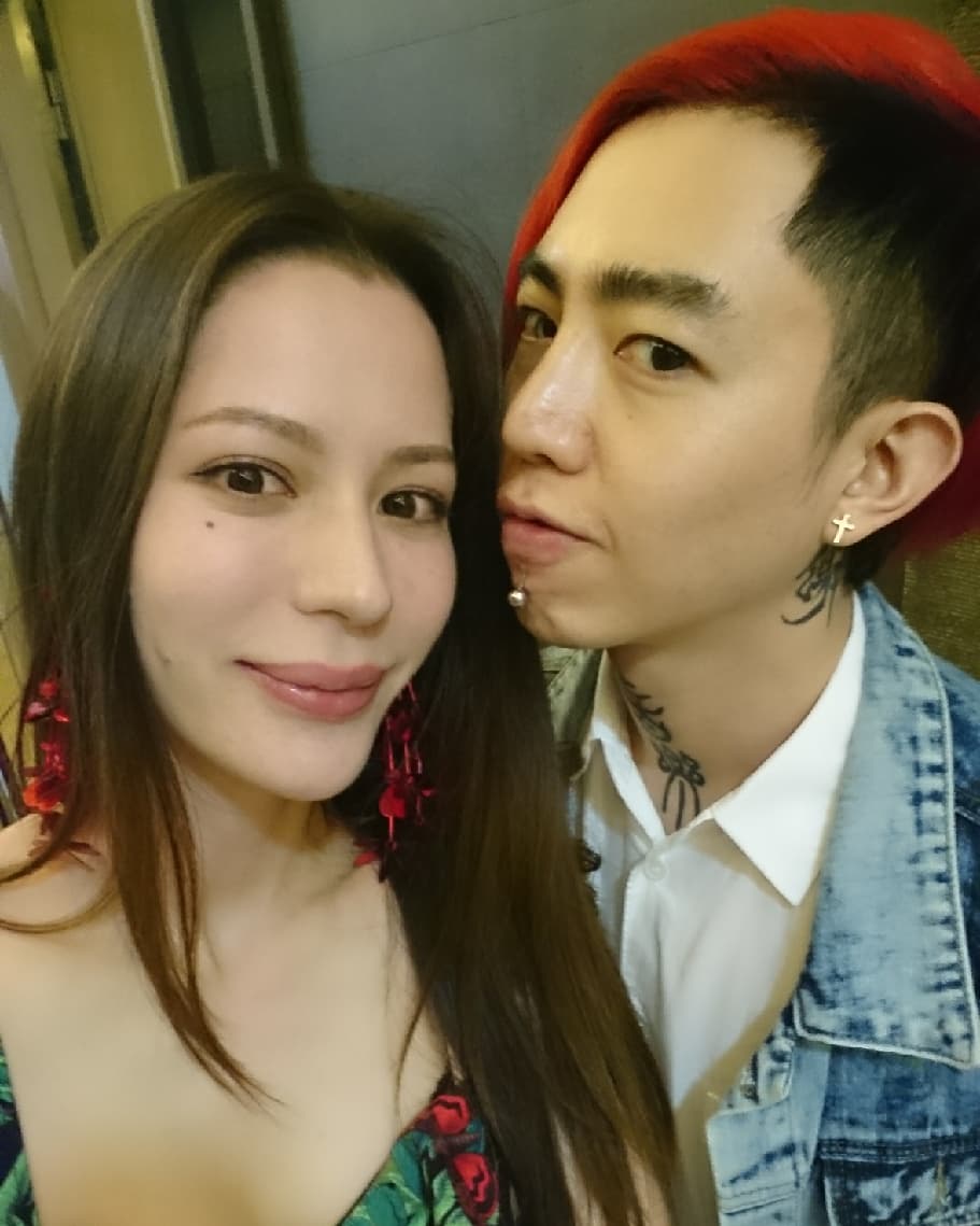 謝和弦帶妹開房過夜！隔天回家「爽呼麻」遭老婆舉報　網驚：是報復劈腿嗎？