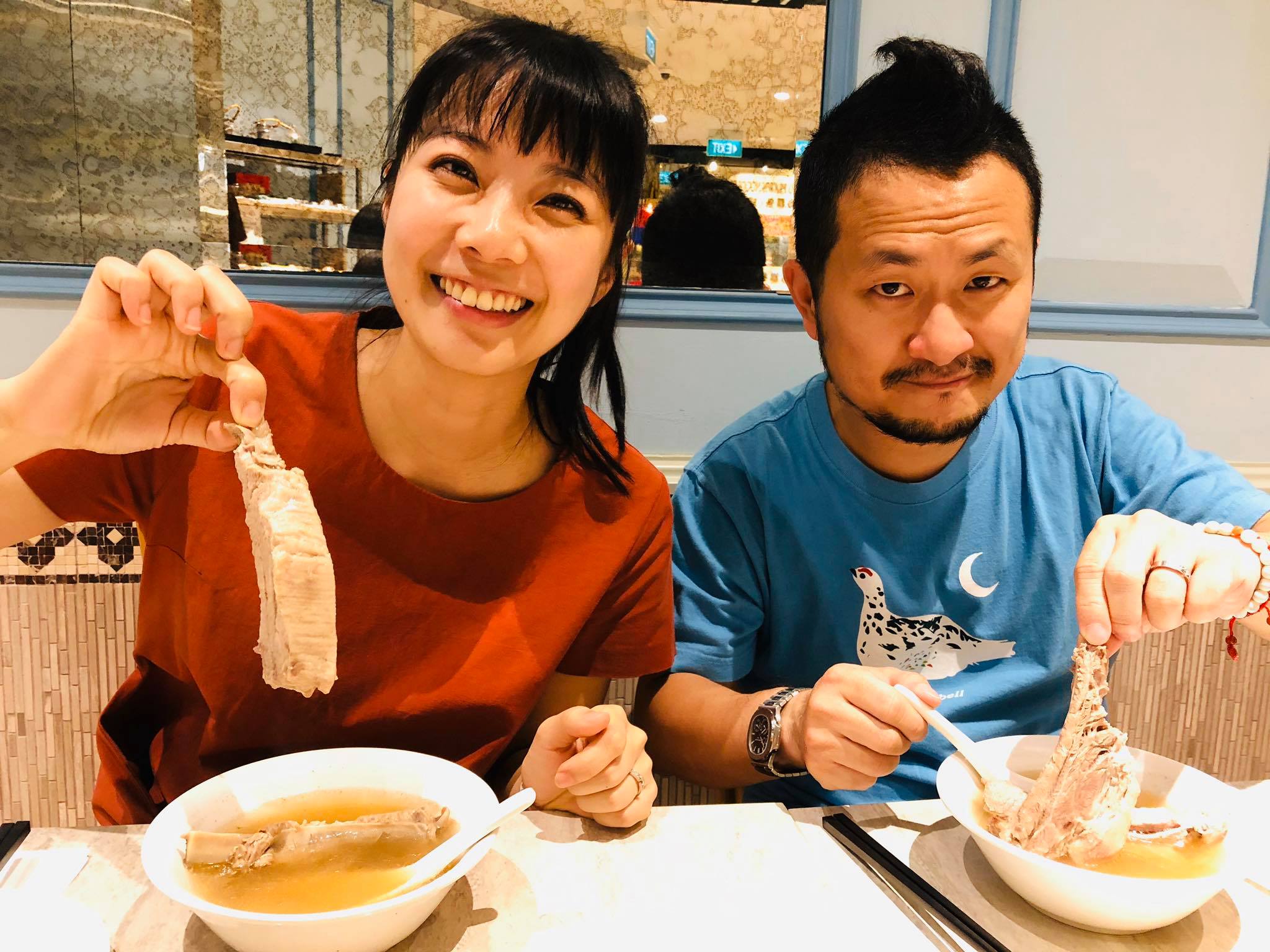 結婚2年跟上進度!「九把刀」宣布當爸…證實「周亭羽」懷孕已知性別:想到就會一直笑呢