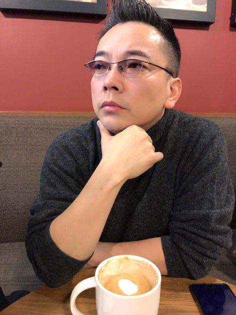 詹惟中「合體玄彬」曬20年前舊照!粉絲認真對比「同角度酒窩」大驚:老師的臉很幽默耶!