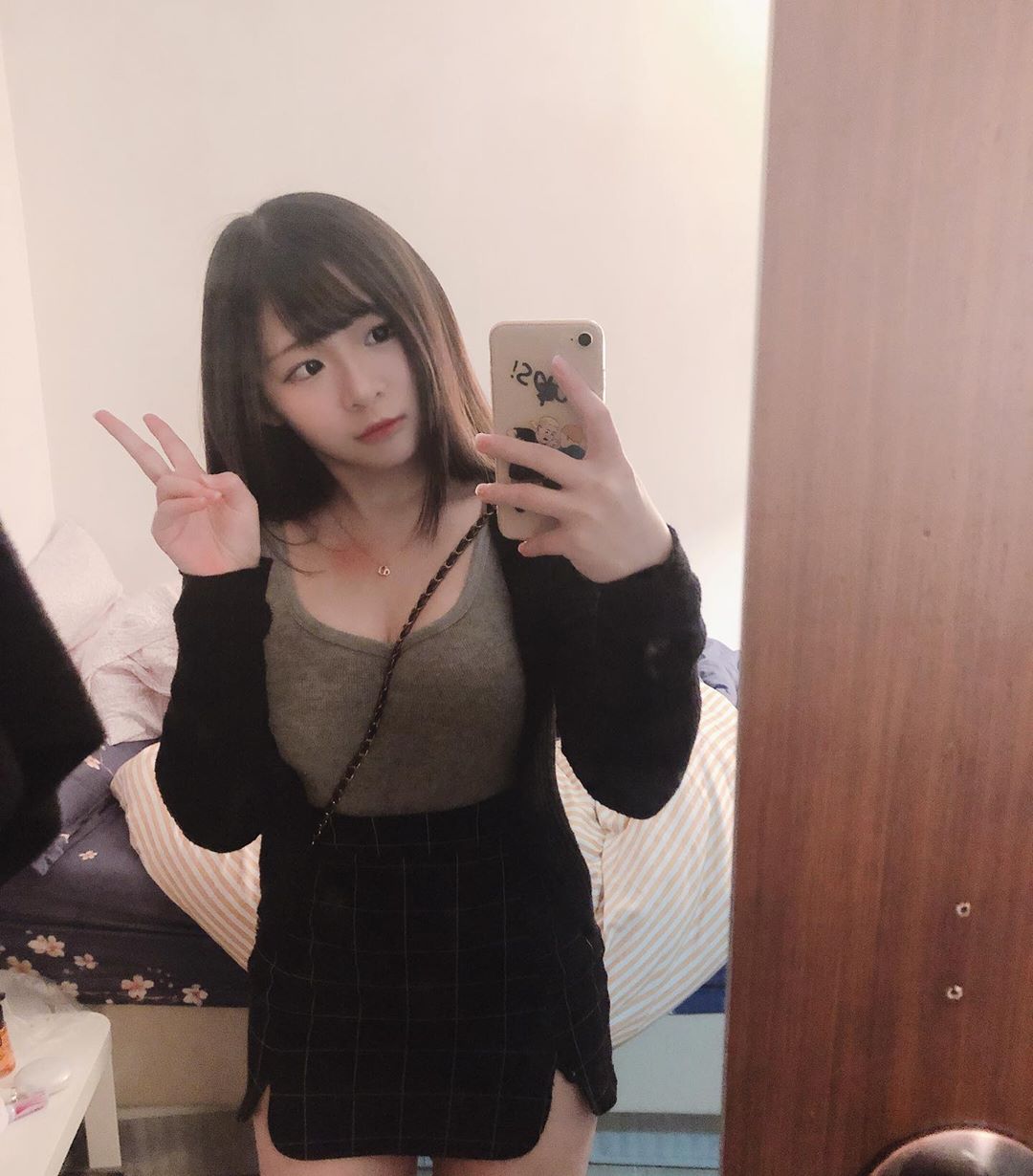 鏈子卡死深溝!超兇妹「U/U胸壓壞外露」 網暴動:有暈!