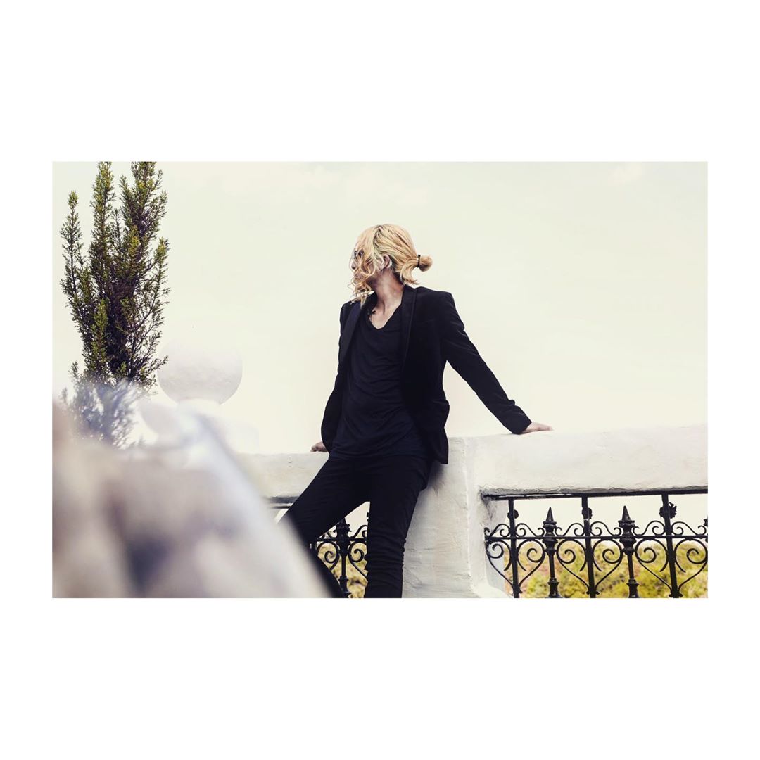 招牌金髮不見了！ 「日本第一牛郎」極短髮現身  網呼：完全不同人