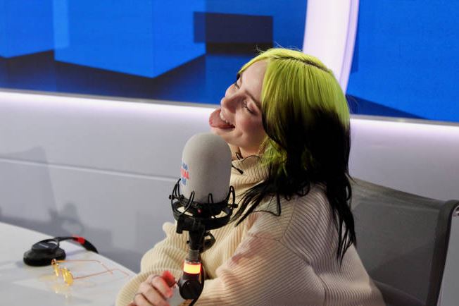 剛獲偶像小賈斯汀力保「想保護她」！怪奇比莉給粉絲驚喜  大讚：很努力了