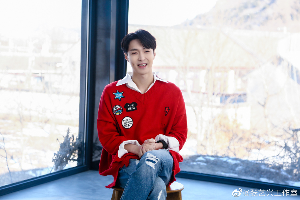 影／張藝興「舞台彩排重摔」！後空翻失誤「手來不及撐住」　頭、臉直接著地！