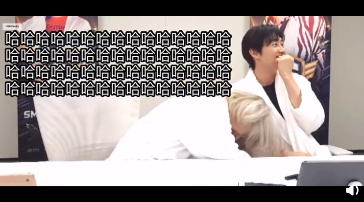 直播遇粉絲「暱稱DISS李秀滿」!SJ希澈瞬間笑瘋 銀赫狂追問:現場沒有攝影機?