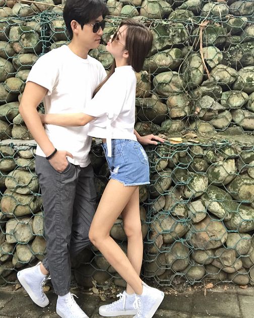 賴琳恩辣穿露背裝！驚見陳乃榮右手「位置尷尬」  甜喊：再這樣打手手喔～