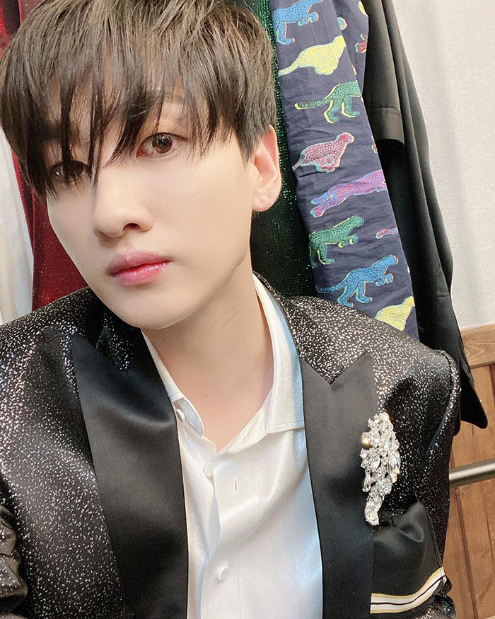 直播遇粉絲「暱稱DISS李秀滿」!SJ希澈瞬間笑瘋 銀赫狂追問:現場沒有攝影機?