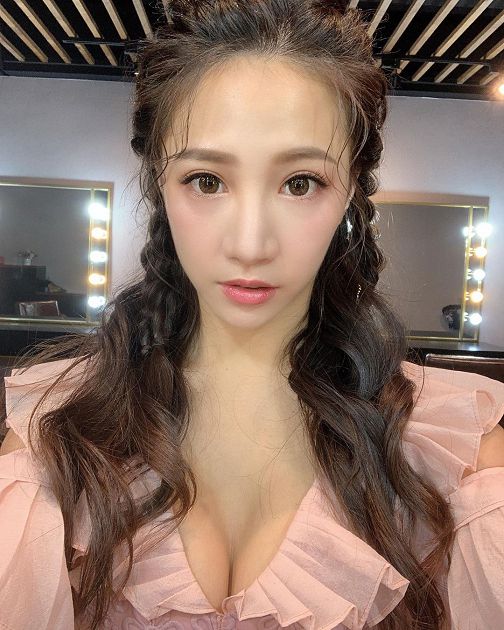 穿「運動內內」炸出彈力雙球!林采緹遭酸「賣奶刷存在」 霸氣反嗆卻被網歪樓:好兇好胸!