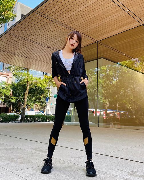 陳伊IG大送福利！曬出「辣穿比基尼」泡湯照  網激推：辣死我啦