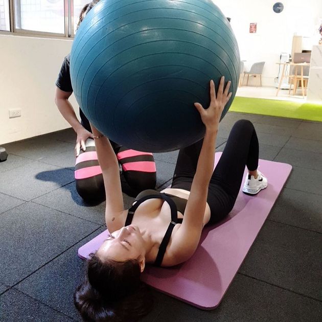 穿「運動內內」炸出彈力雙球!林采緹遭酸「賣奶刷存在」 霸氣反嗆卻被網歪樓:好兇好胸!