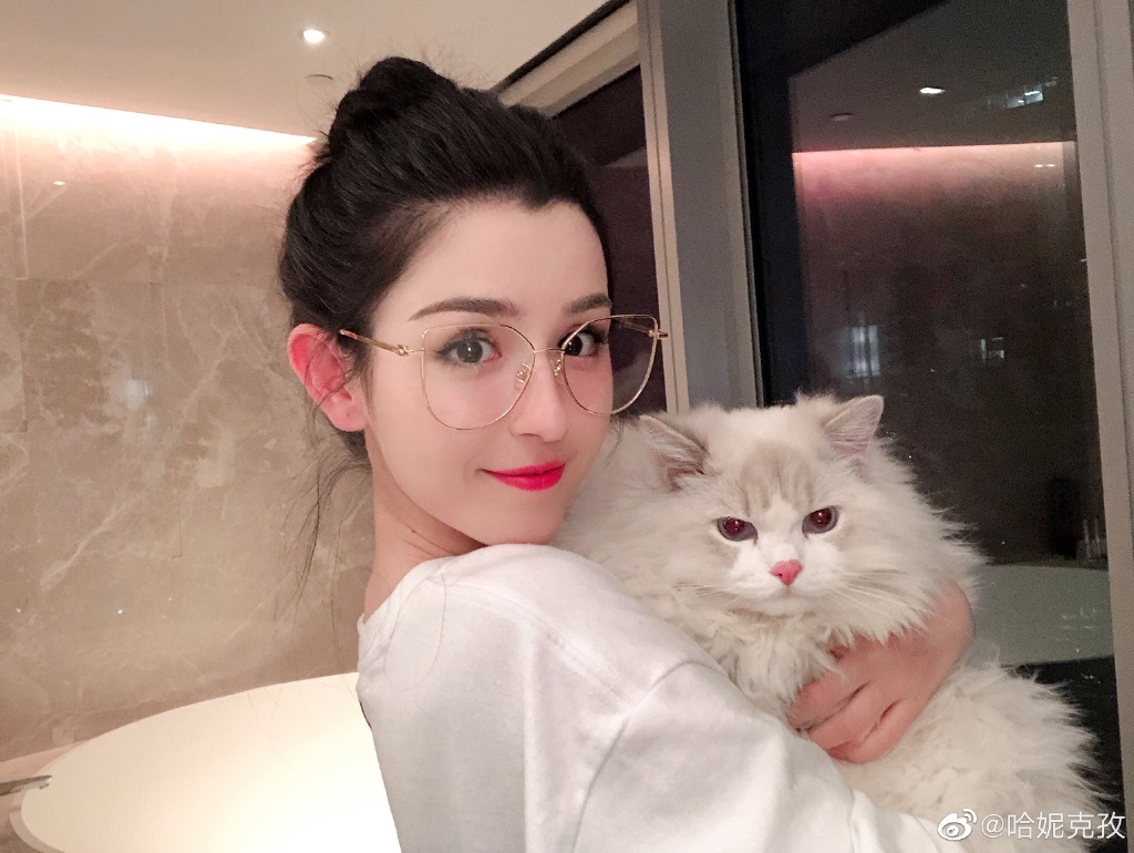 車邊吻辣妹被抓包!黃曉明爆婚變「出軌新疆女星」 本人出面回應了!