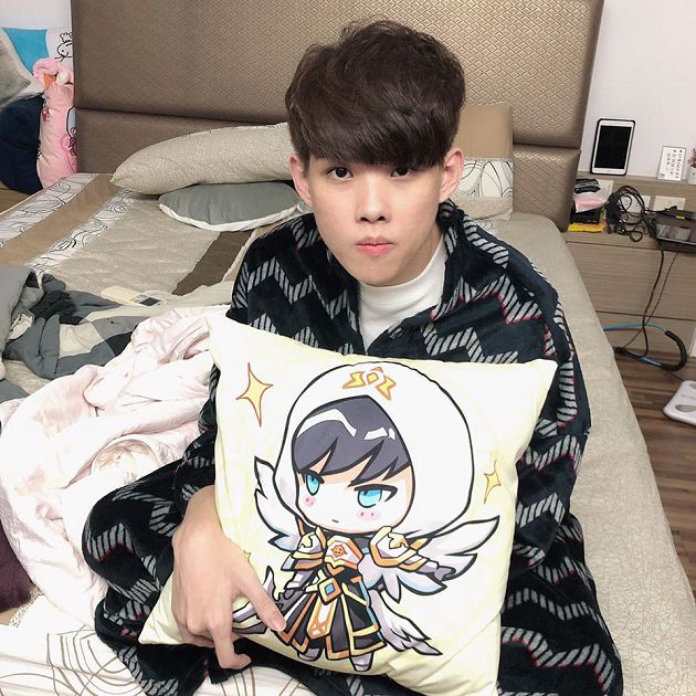 神似度高達100%!實況主NL竟撞臉「她們」 網笑歪:要不要組個新團