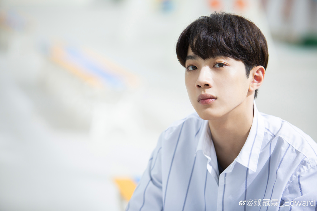 爛肉v.s.腹肌?黑粉酸賴冠霖身材「哪來的勇氣」 釣出本尊「一句話」嗆爆