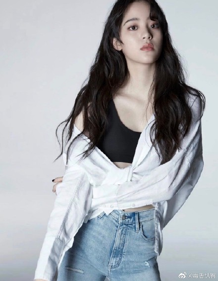 接了廣告還不敢露!歐陽娜娜內衣寫真「包緊緊」挨轟 網酸爆:因為高危會感冒!