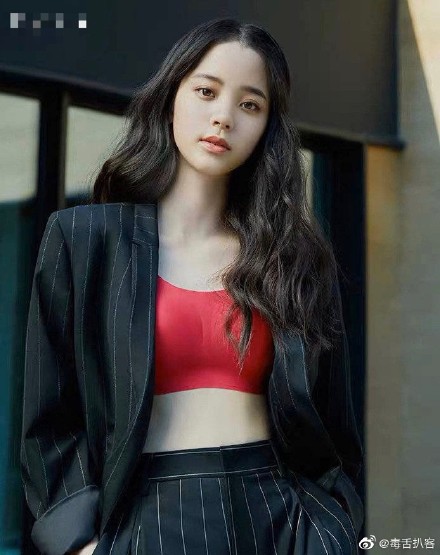 接了廣告還不敢露!歐陽娜娜內衣寫真「包緊緊」挨轟 網酸爆:因為高危會感冒!