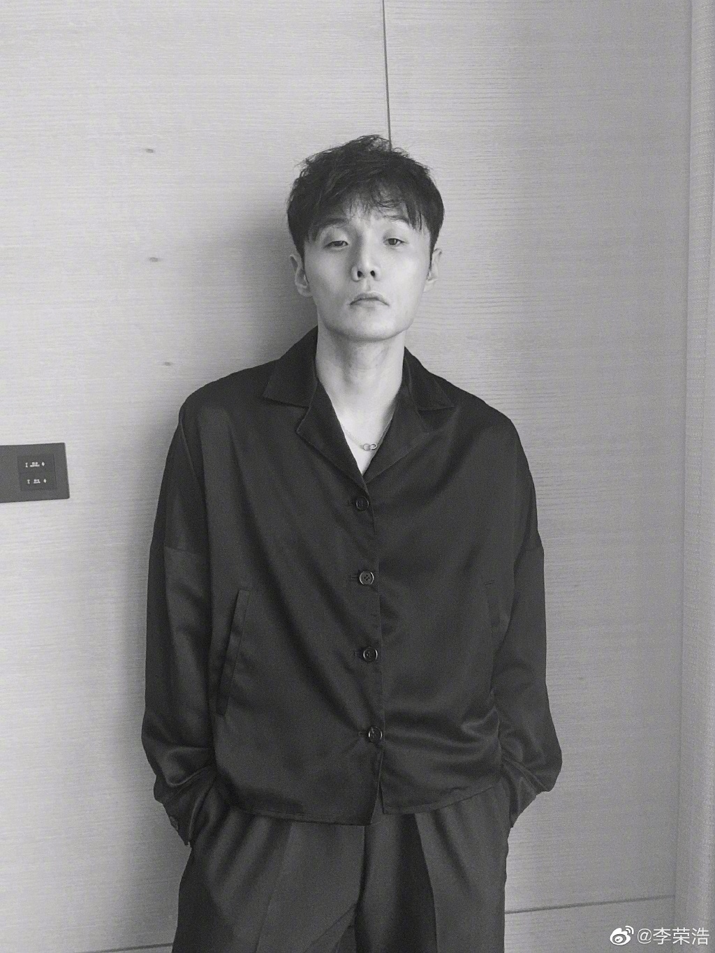 亂入張藝興直播被淹沒！李榮浩留言抗議「超委屈」　網笑炸：大型吃醋現場！