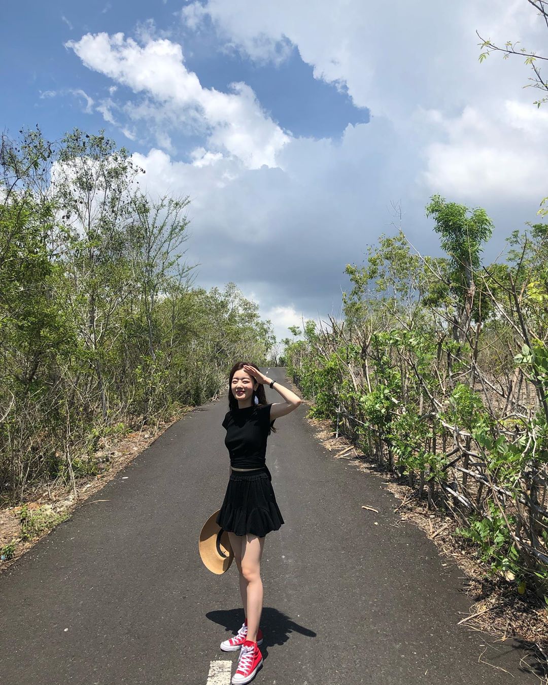 因抖胸舞爆紅! 韓女團成員氣到「貼手機號碼給酸民」 舊照出土被酸整形