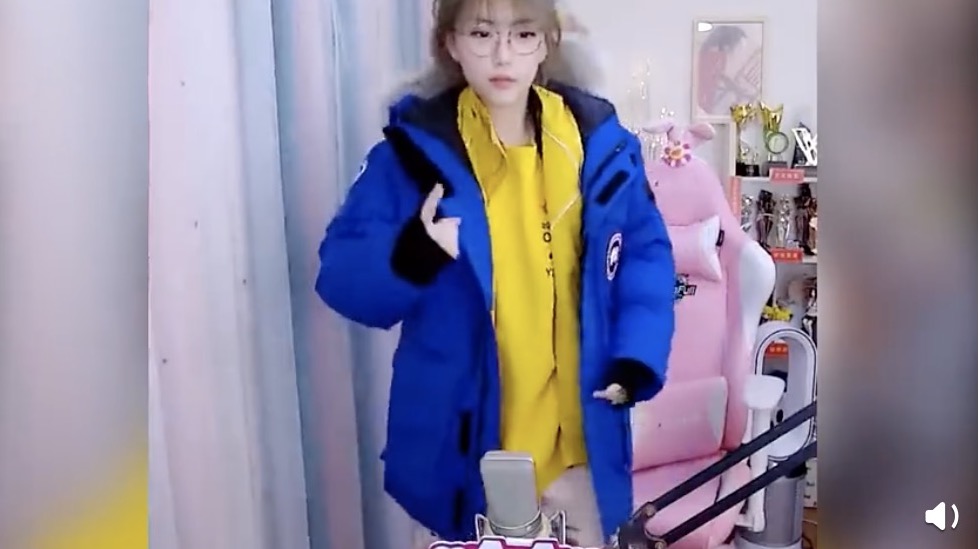 小清新實況主「直播大方脫衣」!屁股蛋掉出 網:需要多深蹲